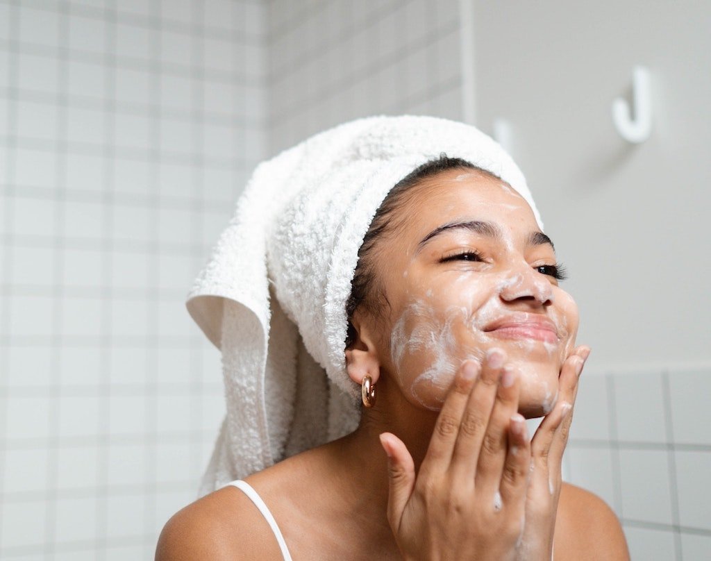 Tips to stop skin feeling tight after cleansing - Koope